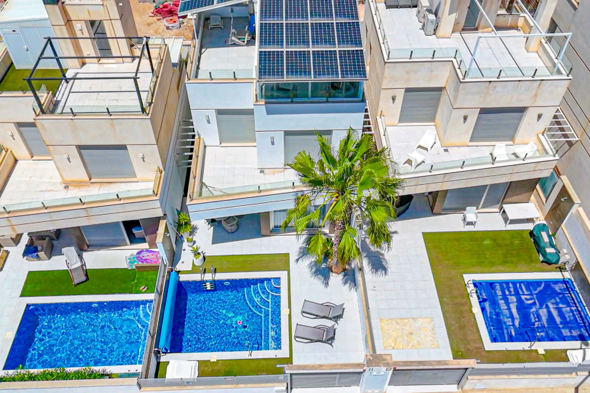 Resale - Villa * - Orihuela Costa - Lomas de Cabo Roig *