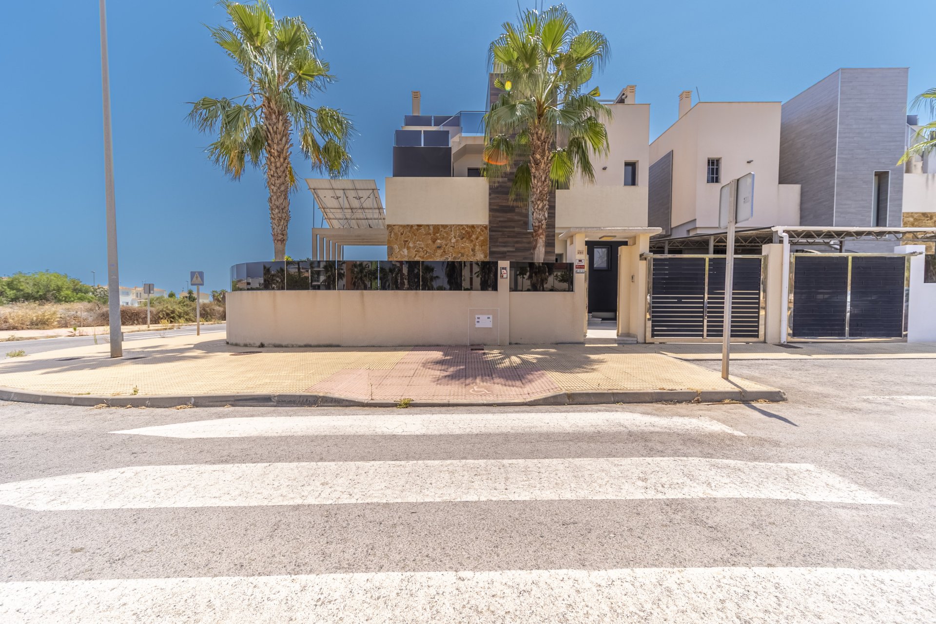 Resale - Villa * - Orihuela Costa - Lomas de Cabo Roig *