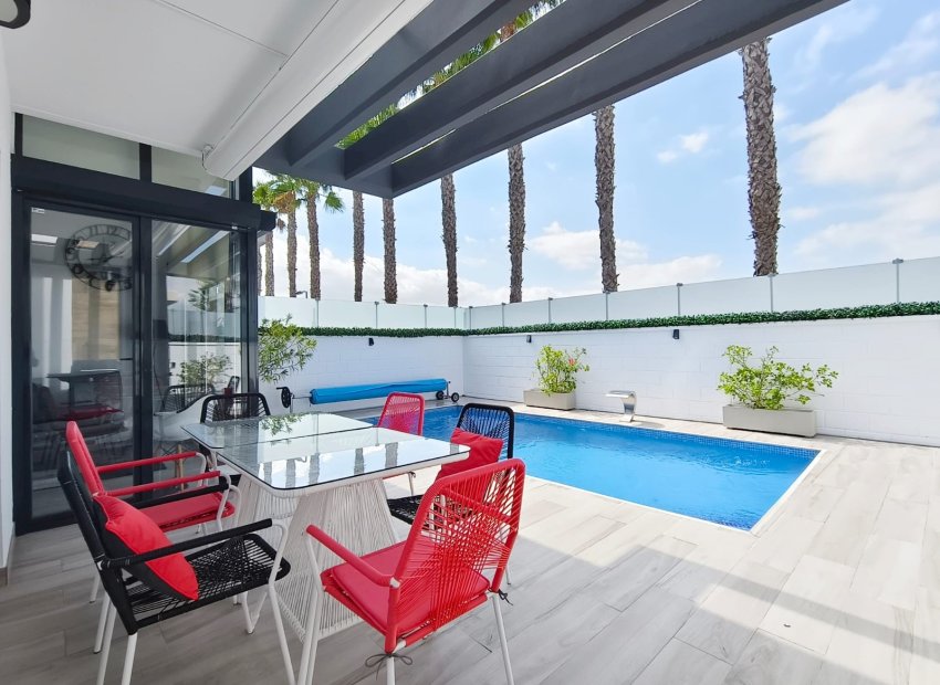 Resale - Villa * - Orihuela Costa - Lomas de Cabo Roig *