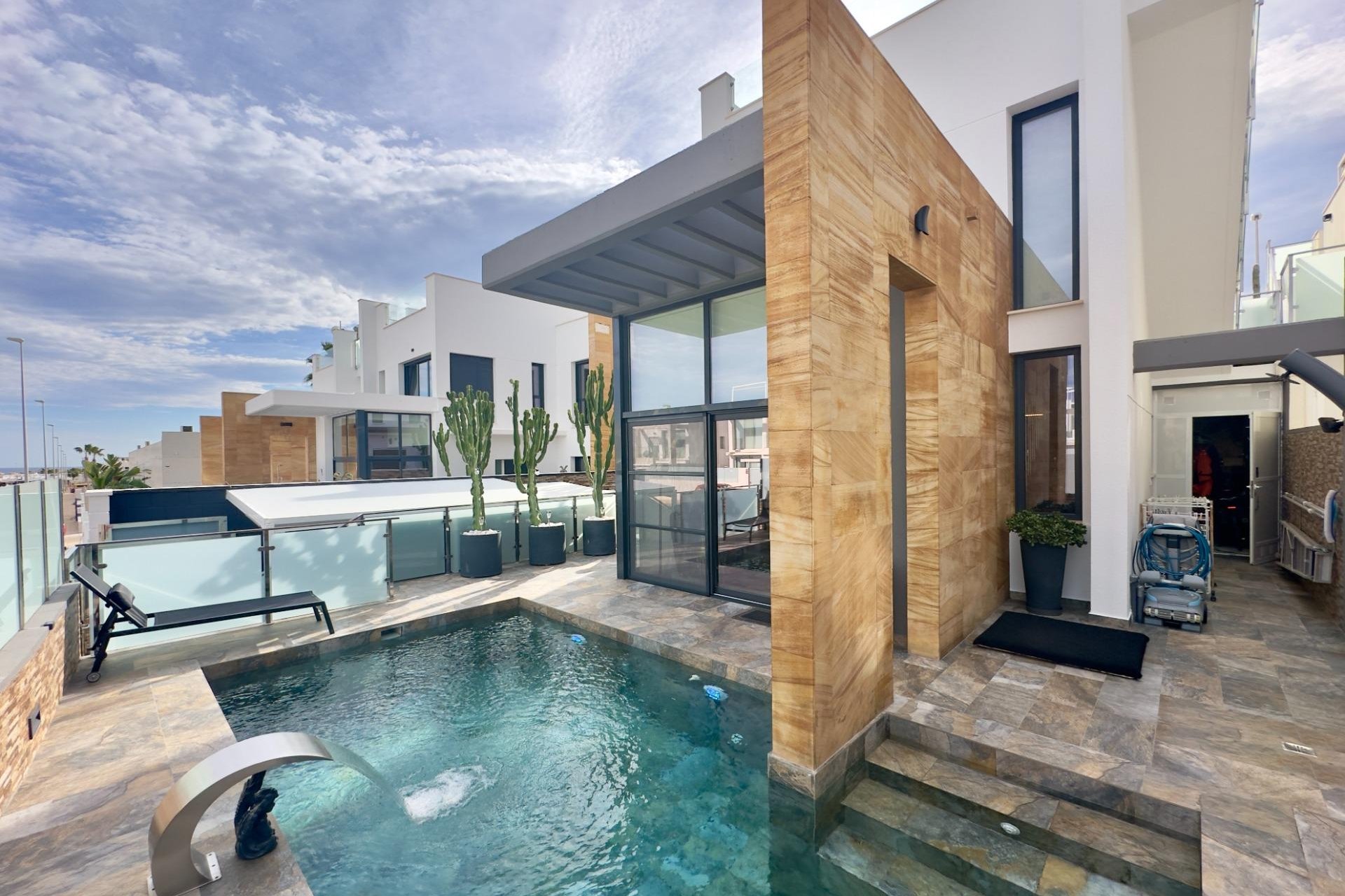 Resale - Villa * - Orihuela Costa * - Lomas de Cabo Roig *