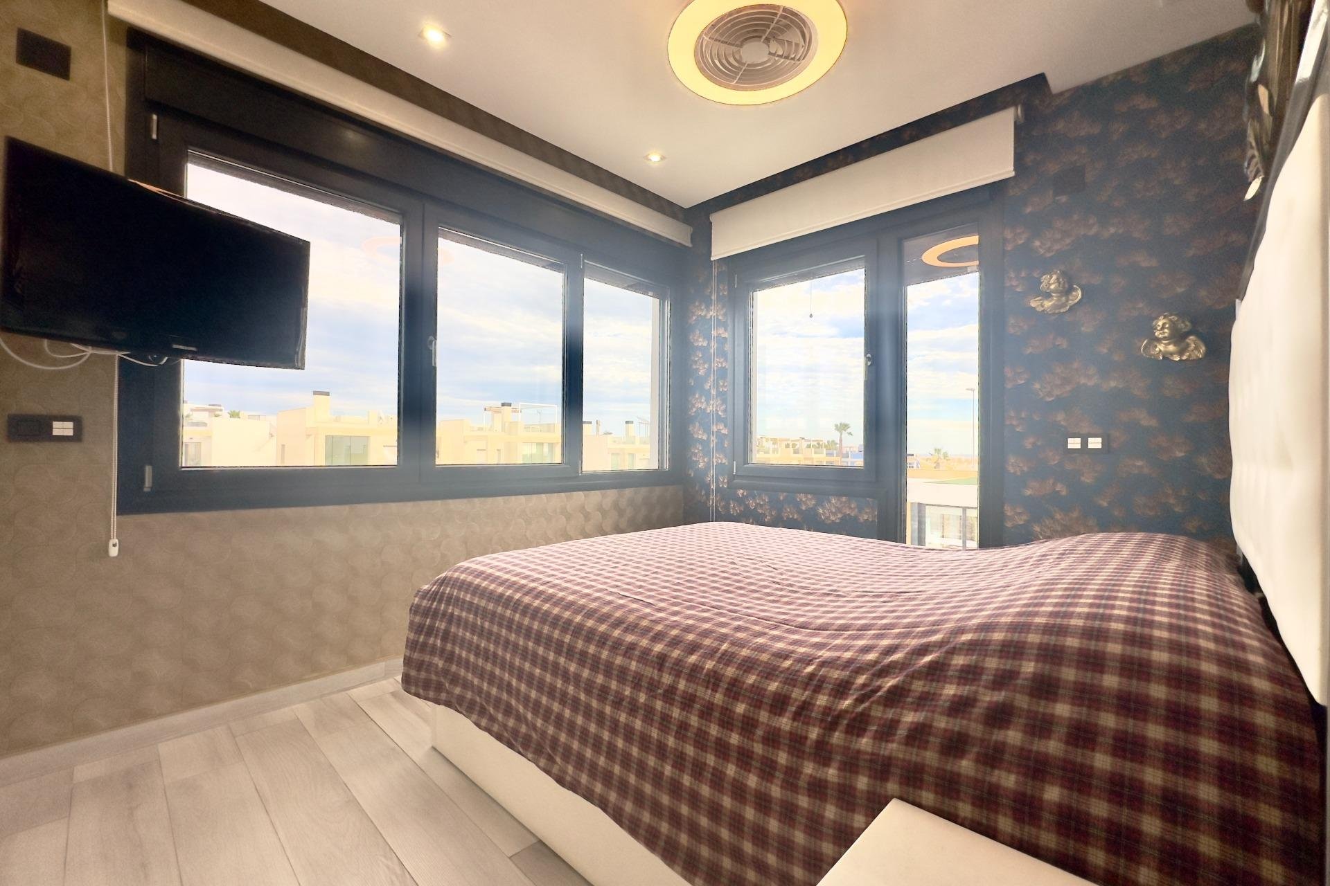 Resale - Villa * - Orihuela Costa * - Lomas de Cabo Roig *