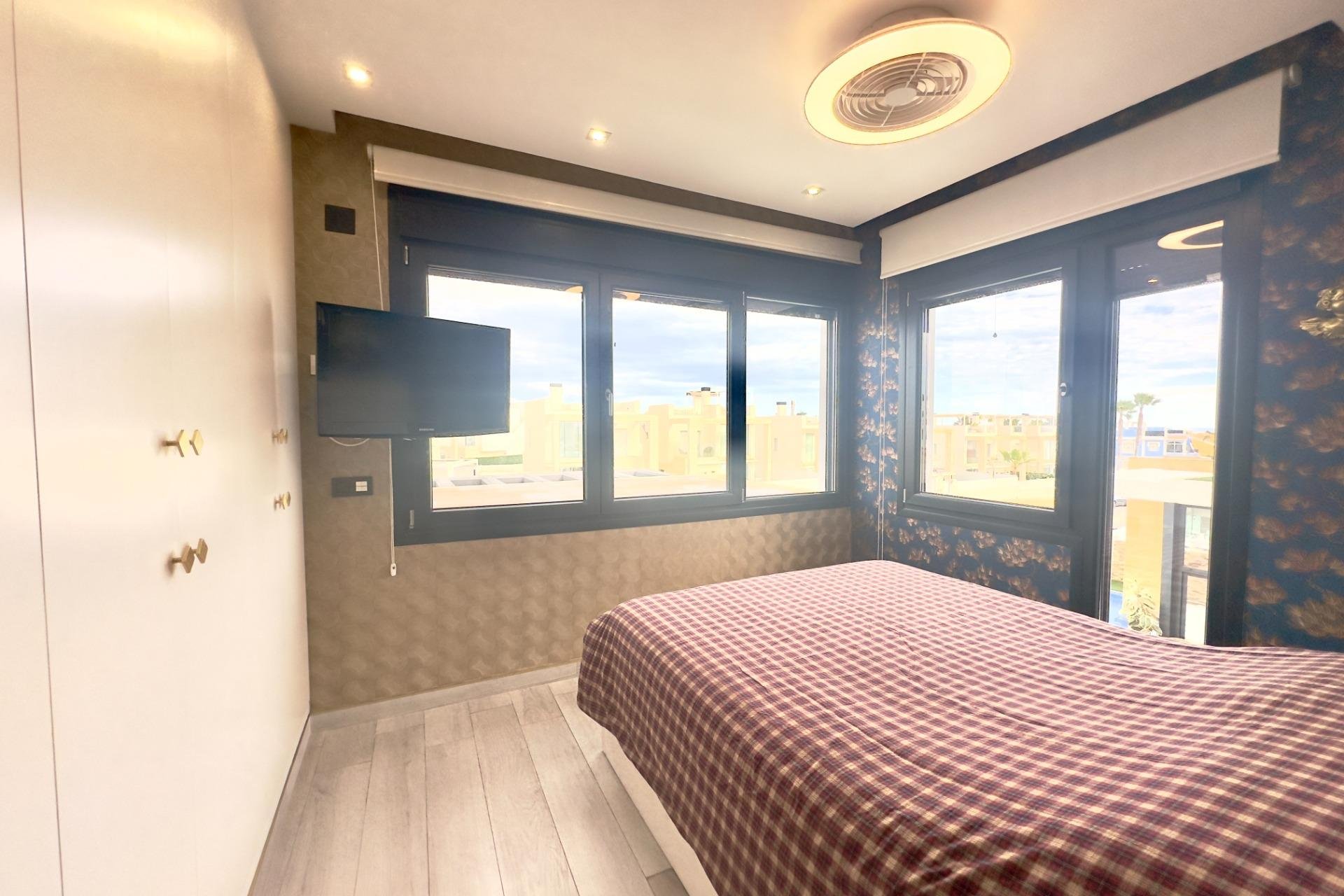 Resale - Villa * - Orihuela Costa * - Lomas de Cabo Roig *