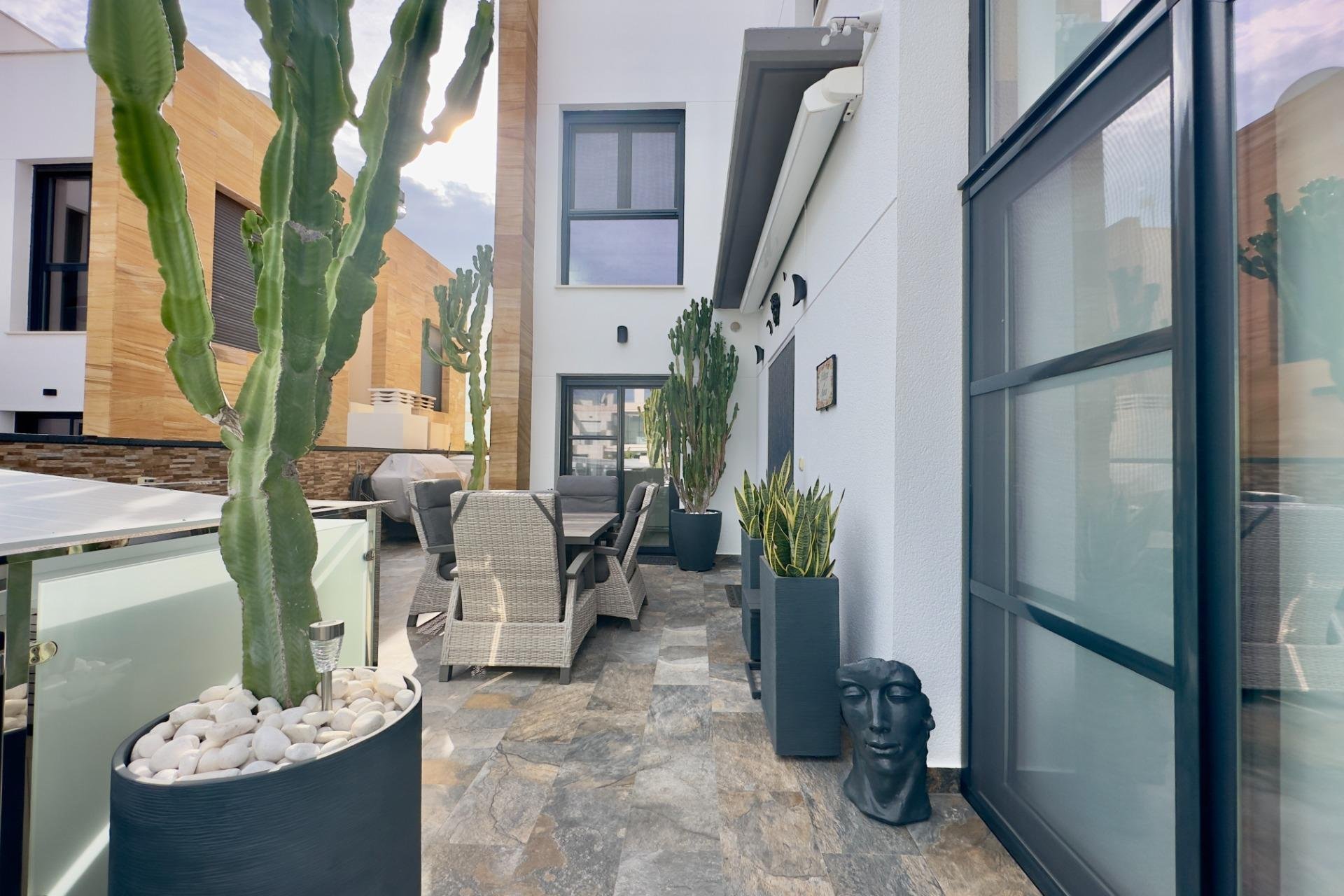 Resale - Villa * - Orihuela Costa * - Lomas de Cabo Roig *