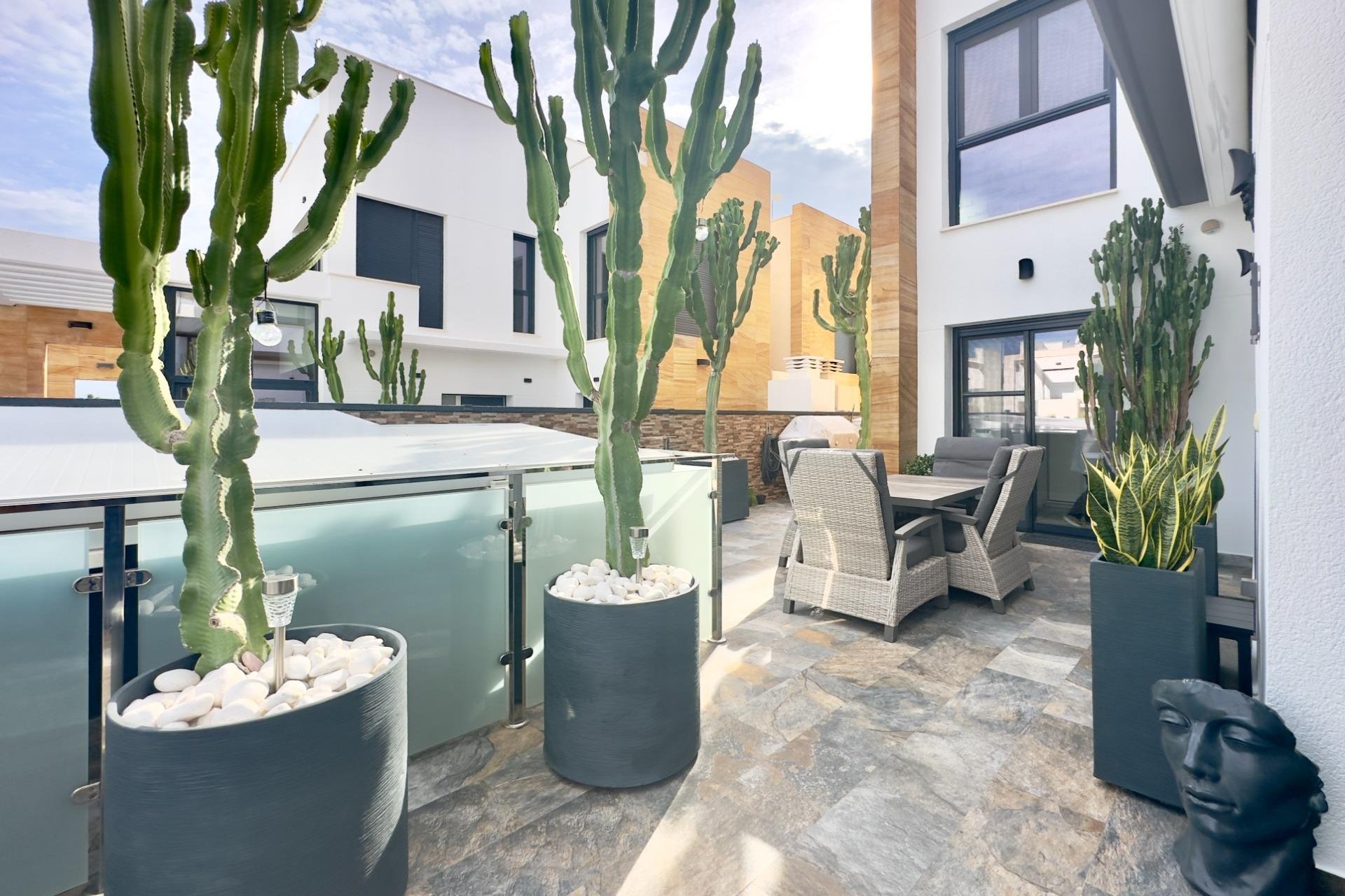 Resale - Villa * - Orihuela Costa * - Lomas de Cabo Roig *