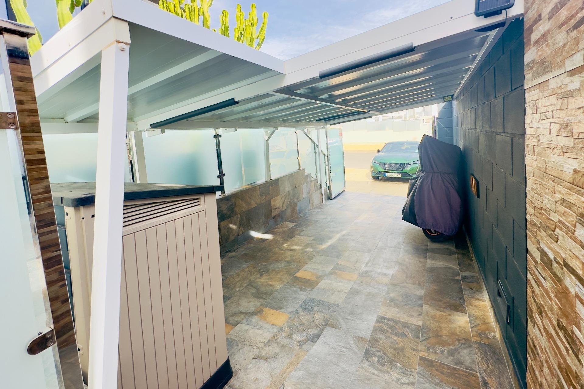 Resale - Villa * - Orihuela Costa * - Lomas de Cabo Roig *