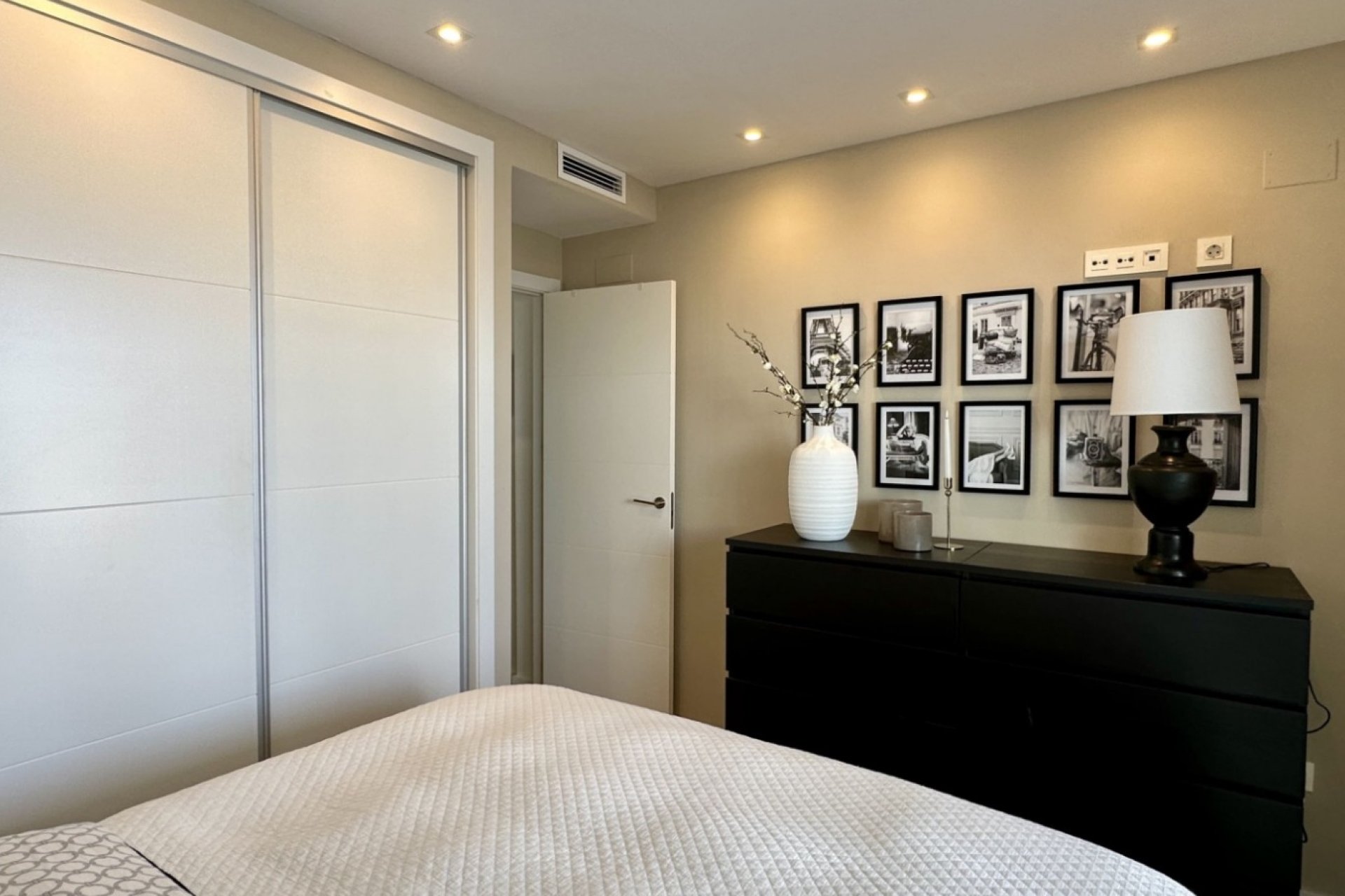 Resale - Villa * - Orihuela Costa * - Lomas de Cabo Roig *