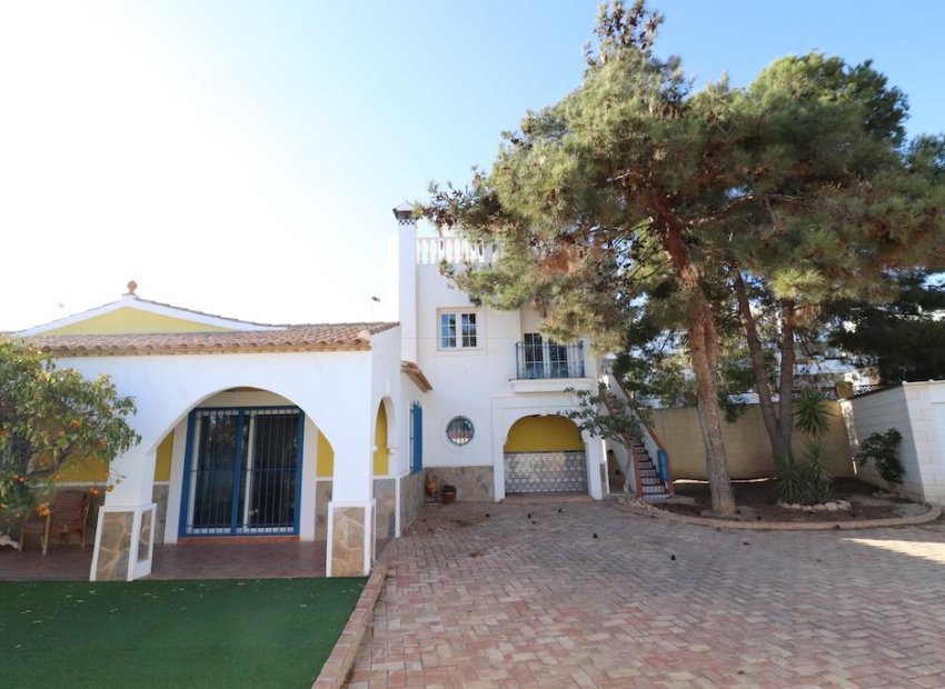 Resale - Villa - Orihuela Costa - Los Dolses