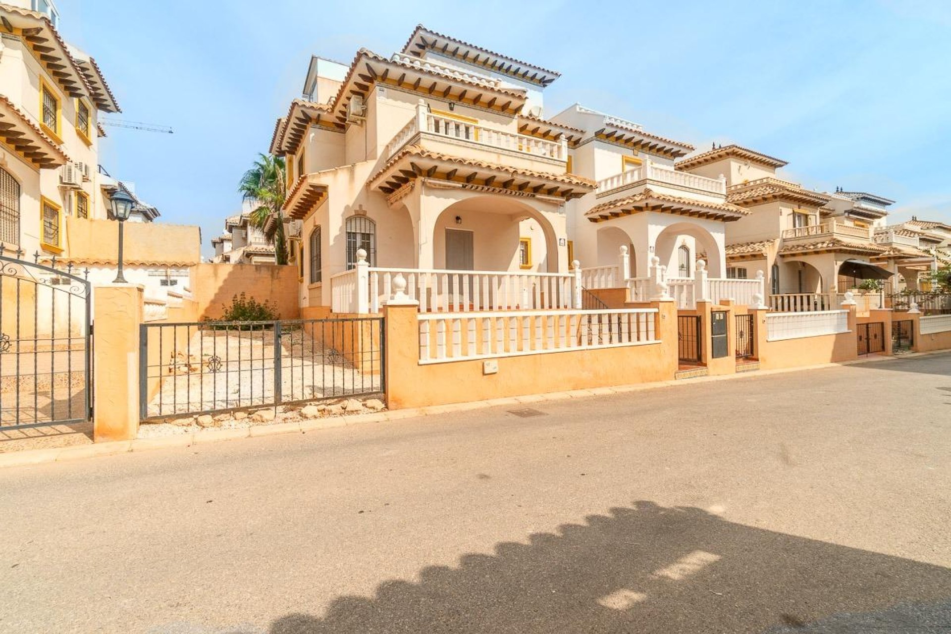 Resale - Villa - Orihuela Costa - Los Dolses