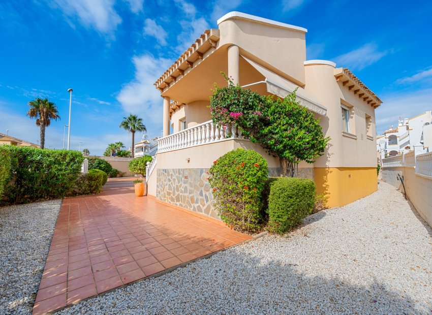 Resale - Villa - Orihuela Costa - Los Dolses*