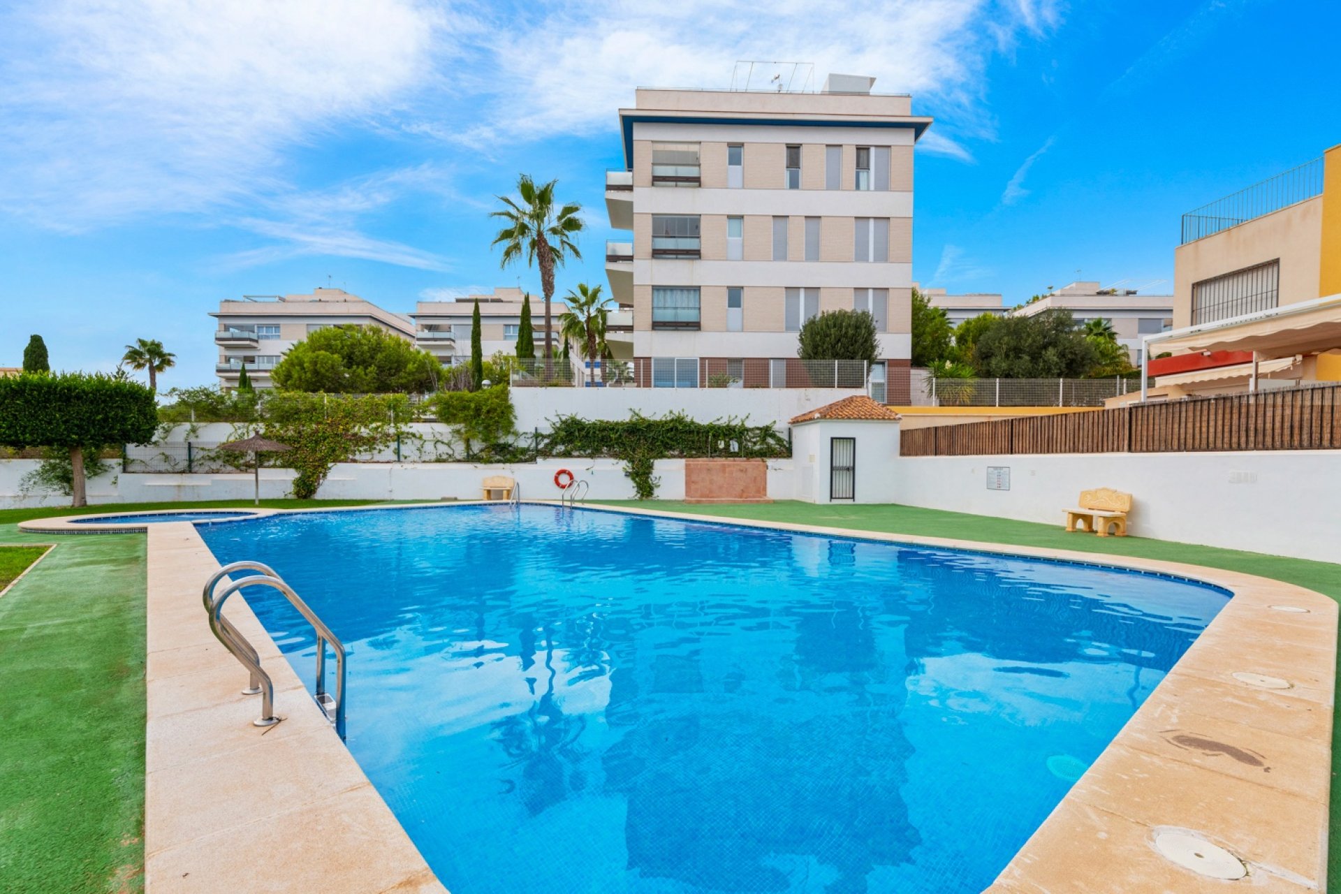 Resale - Villa * - Orihuela Costa * - Los Dolses*