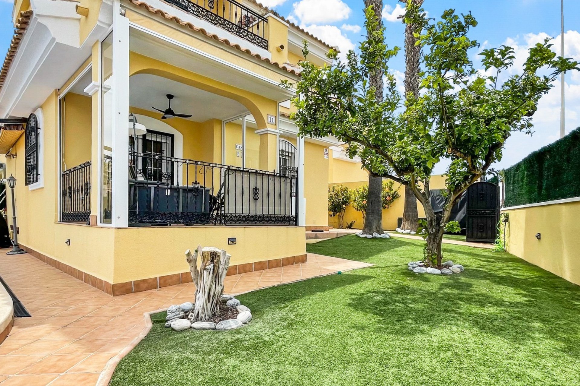 Resale - Villa * - Orihuela Costa * - Los Dolses *