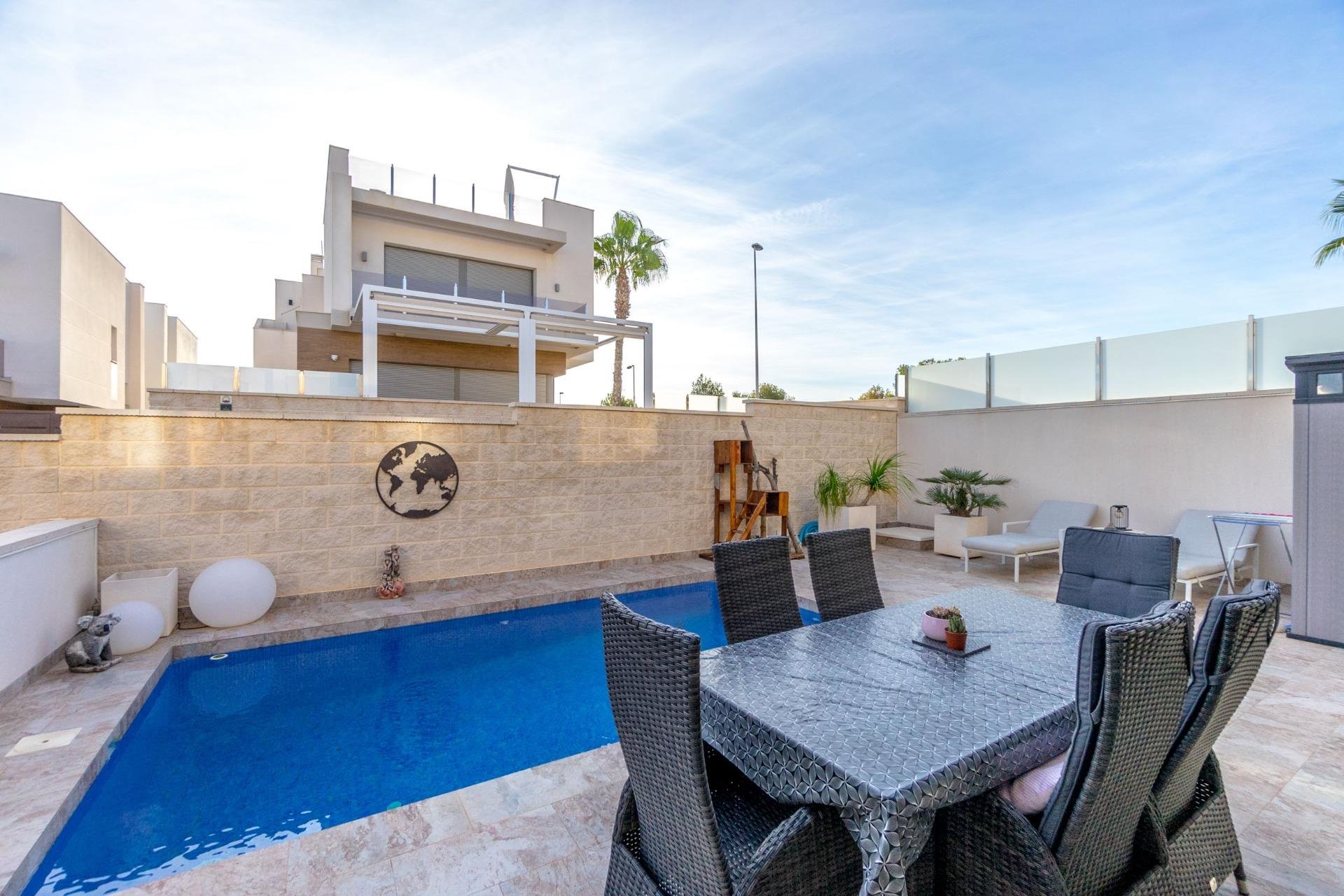 Resale - Villa - Orihuela Costa - PAU 26