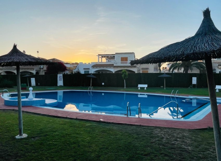 Resale - Villa - Orihuela Costa - Playa Flamenca