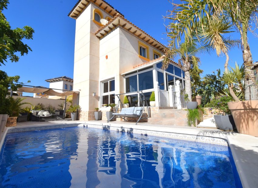 Resale - Villa - Orihuela Costa - Playa Flamenca