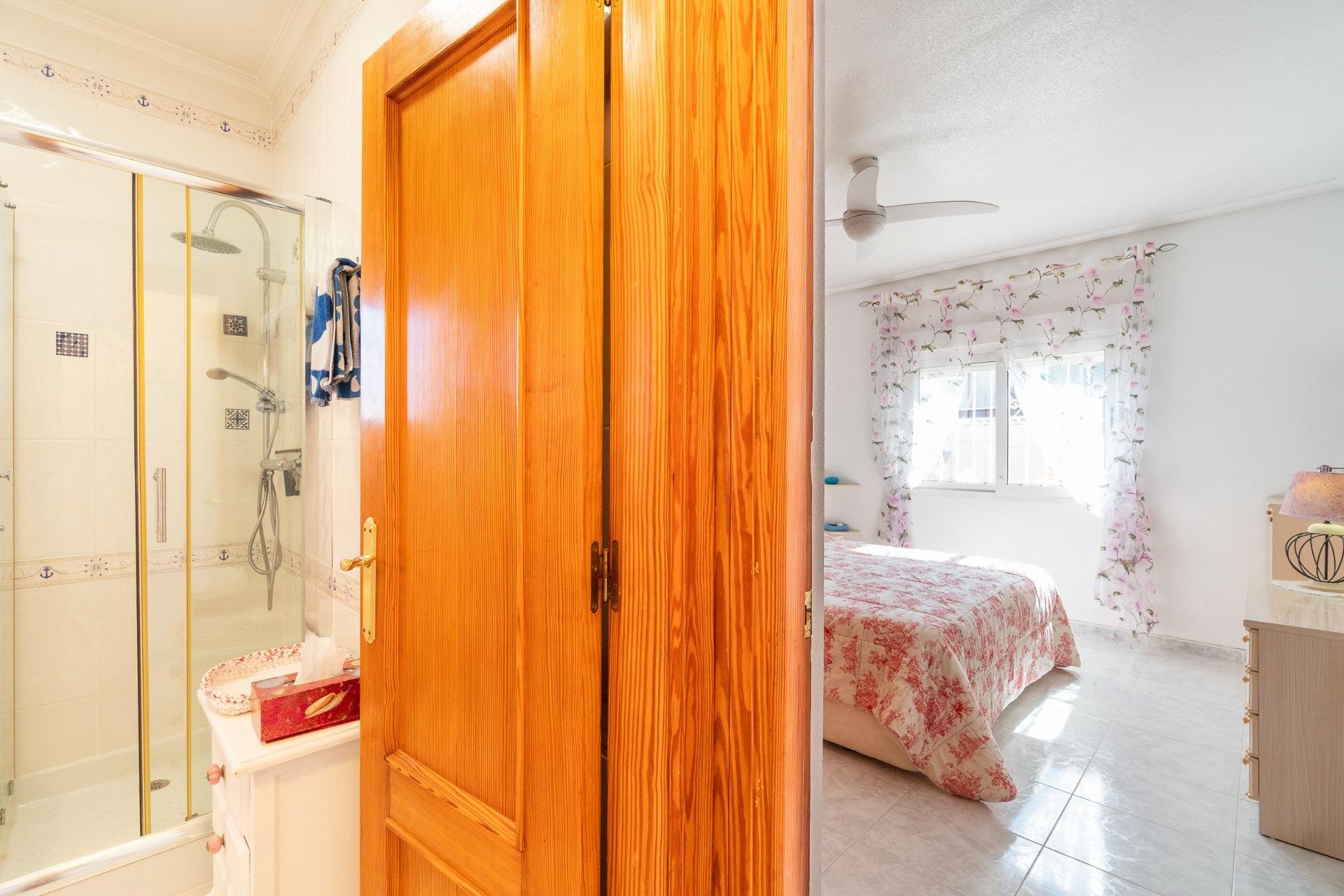 Resale - Villa * - Orihuela Costa * - Playa Flamenca *