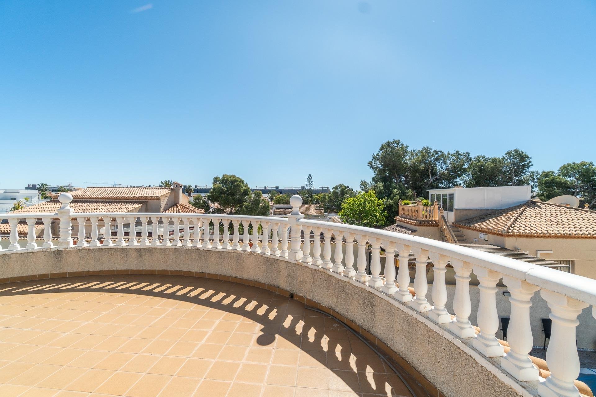 Resale - Villa * - Orihuela Costa * - Playa Flamenca *