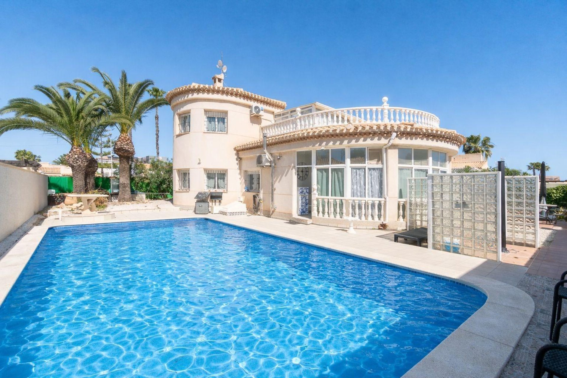Resale - Villa * - Orihuela Costa * - Playa Flamenca *