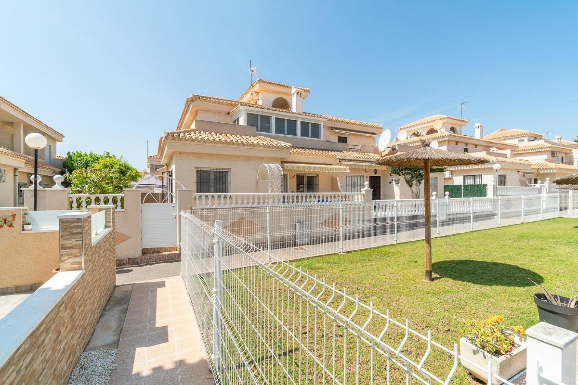 Resale - Villa * - Orihuela Costa * - Playa Flamenca *