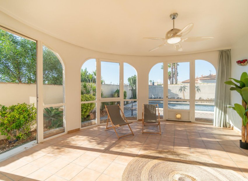 Resale - Villa * - Orihuela Costa * - Playa Flamenca *