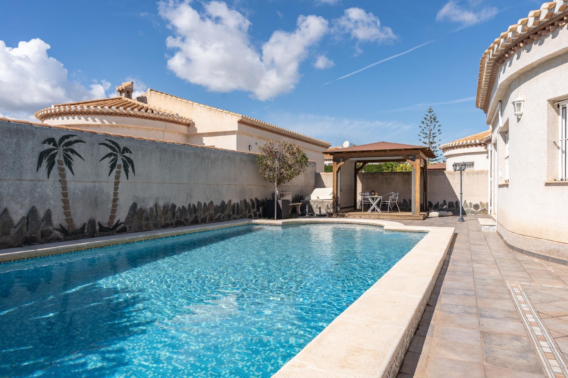 Resale - Villa * - Orihuela Costa * - Playa Flamenca *