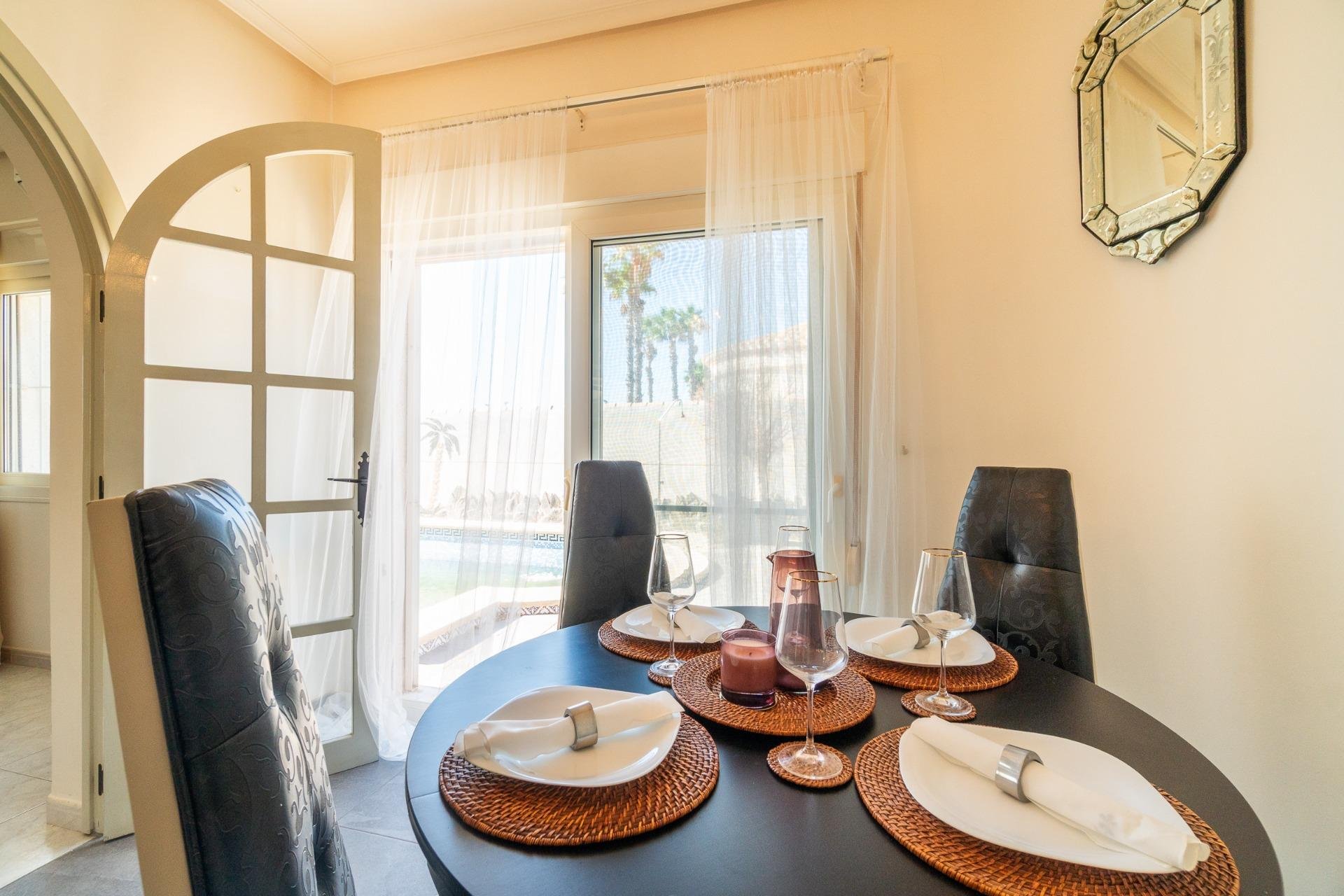 Resale - Villa * - Orihuela Costa * - Playa Flamenca *