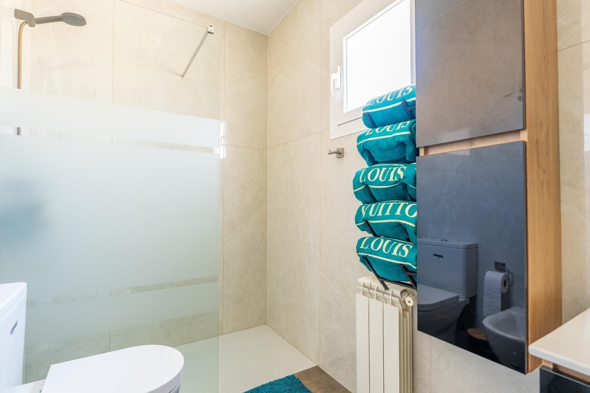 Resale - Villa * - Orihuela Costa * - Punta Prima *