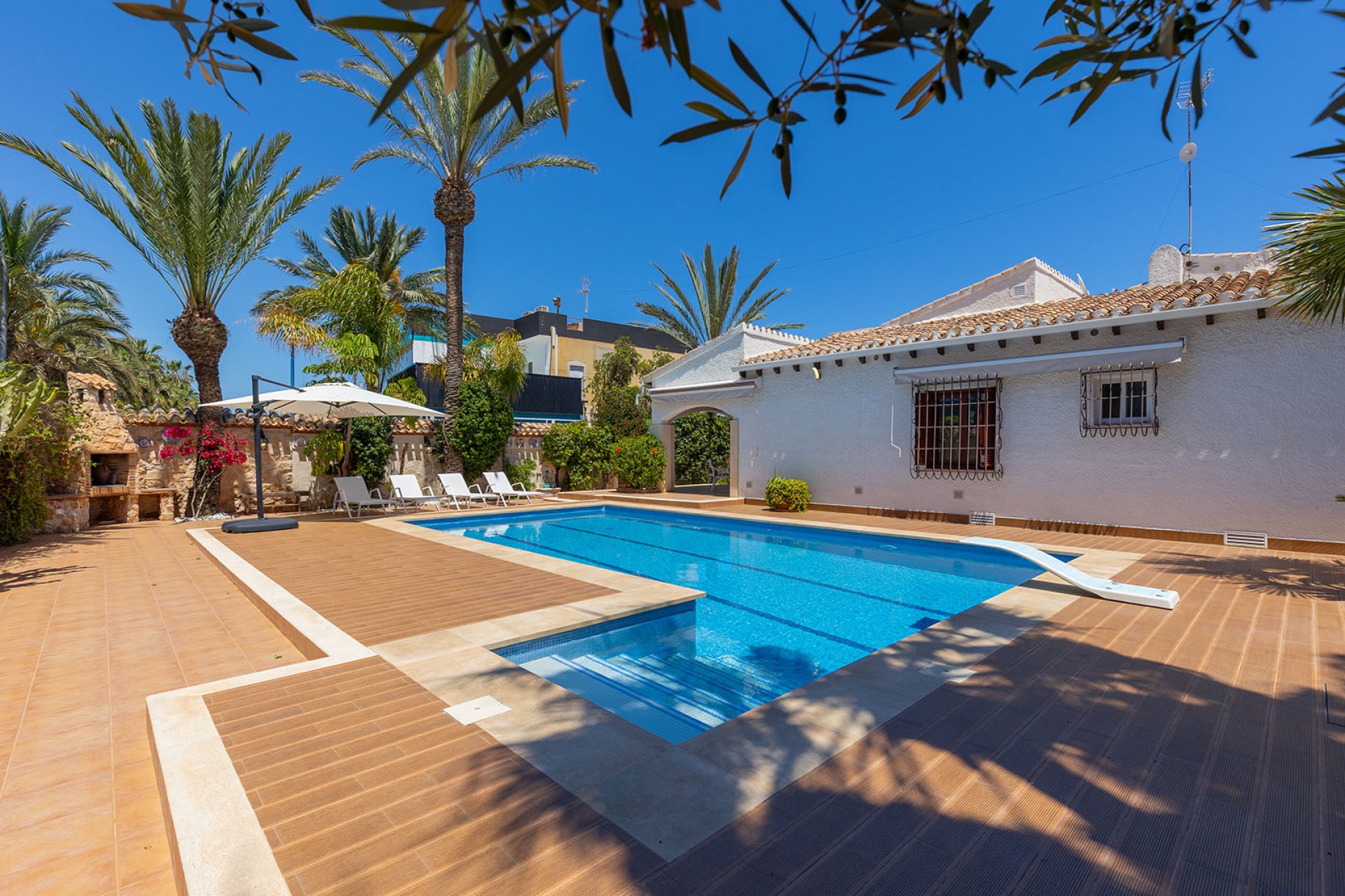 Resale - Villa * - Orihuela Costa - Punta Prima *