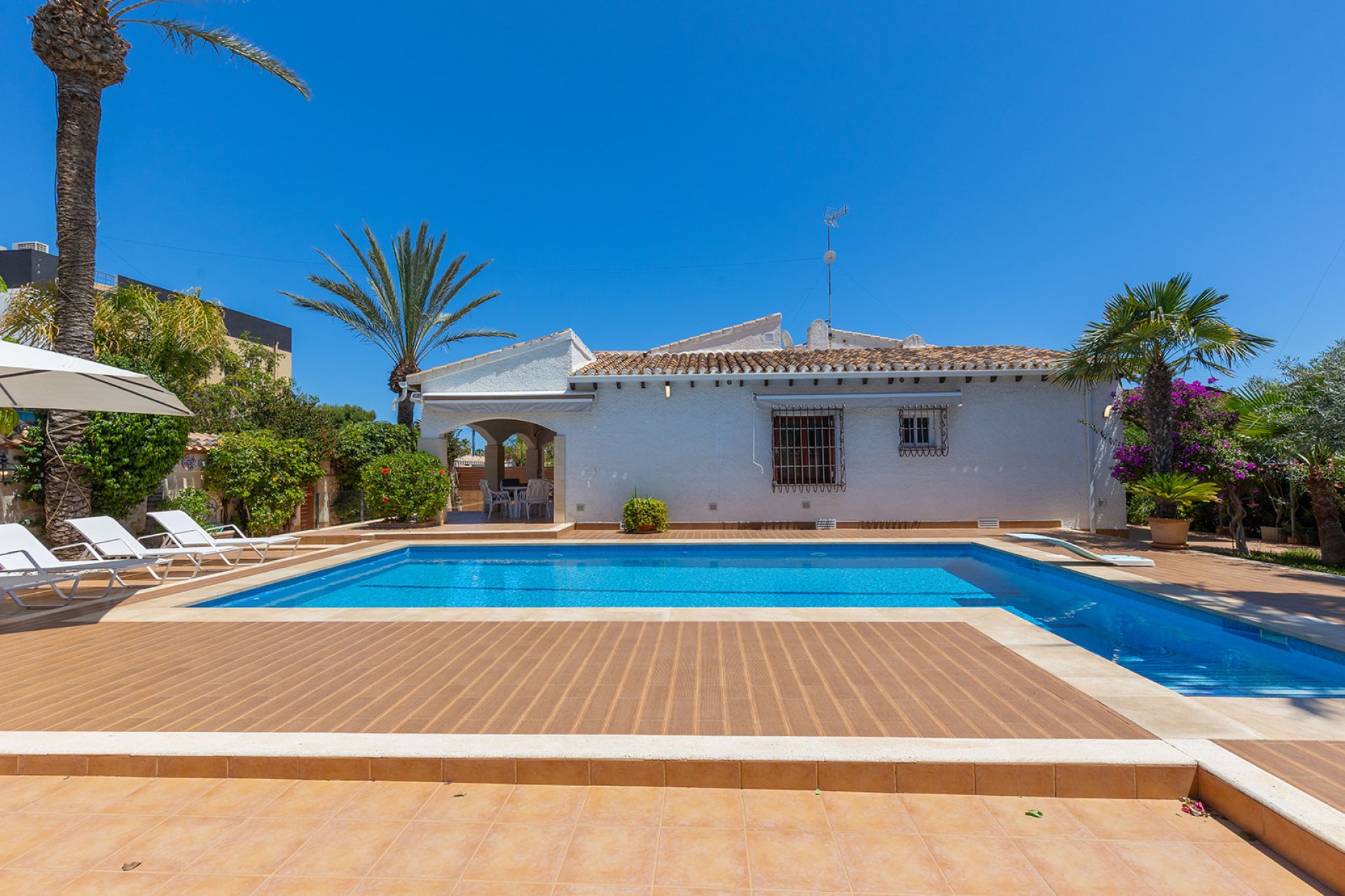 Resale - Villa * - Orihuela Costa - Punta Prima *