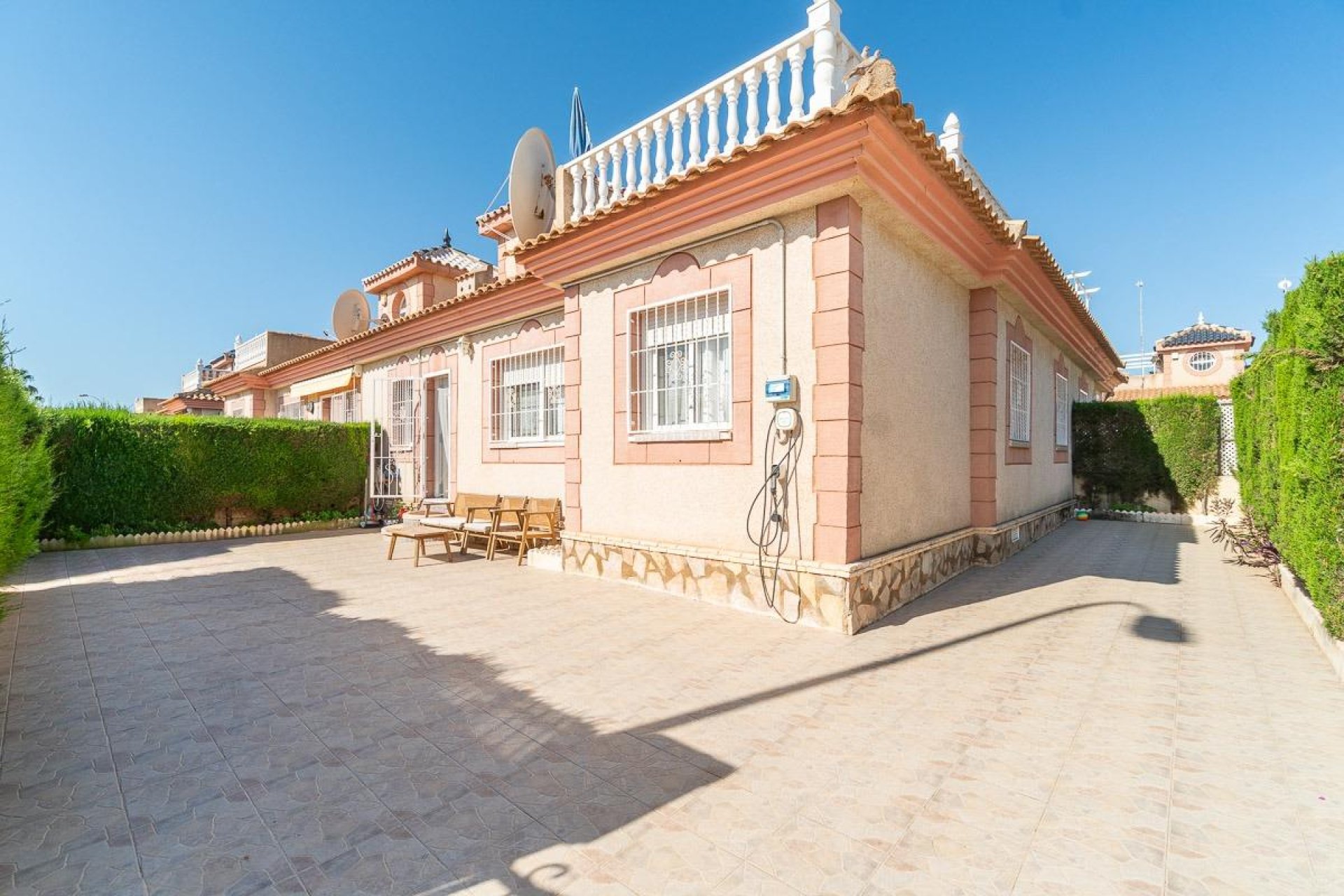 Resale - Villa * - Orihuela Costa * - Punta Prima *