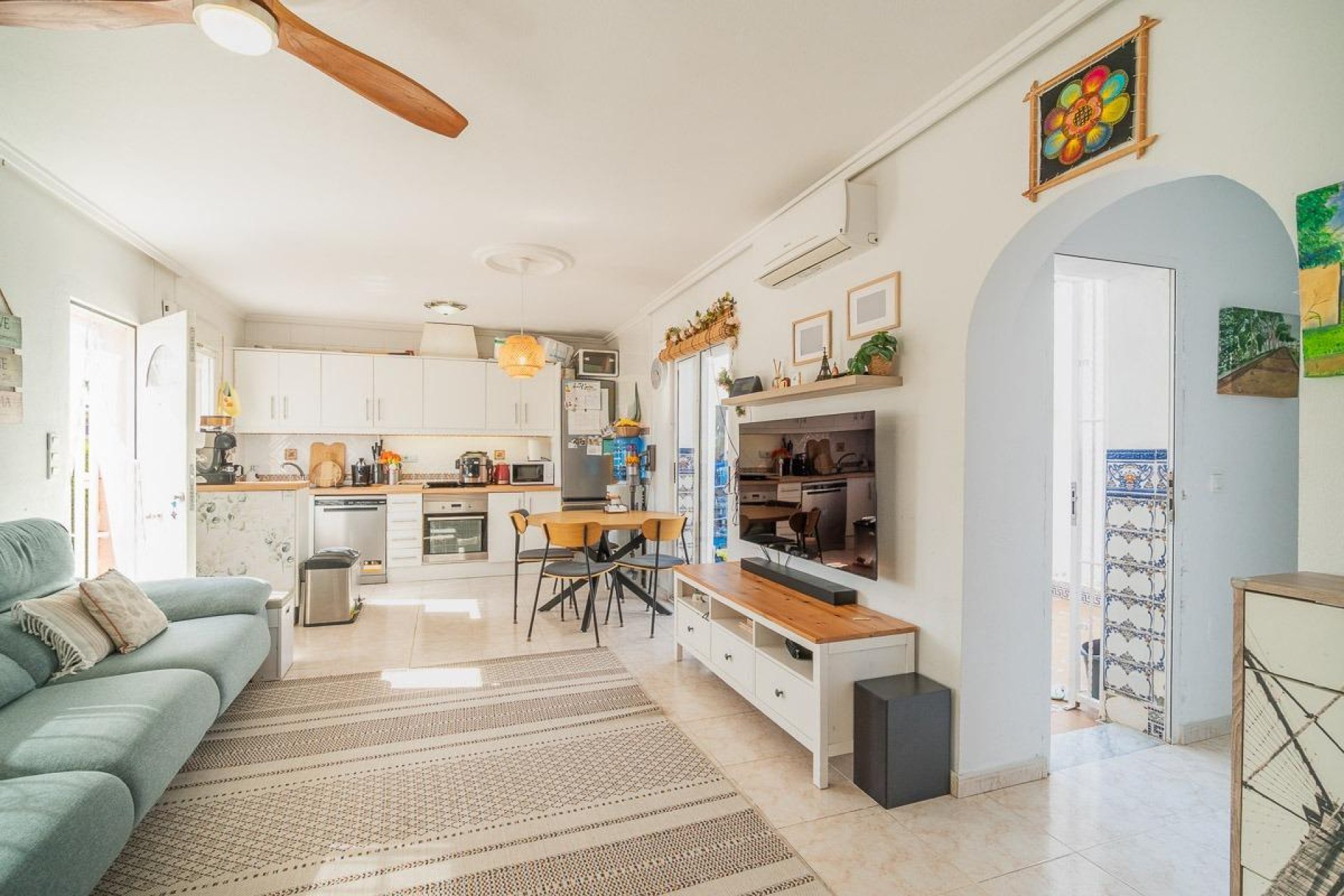 Resale - Villa * - Orihuela Costa * - Punta Prima *