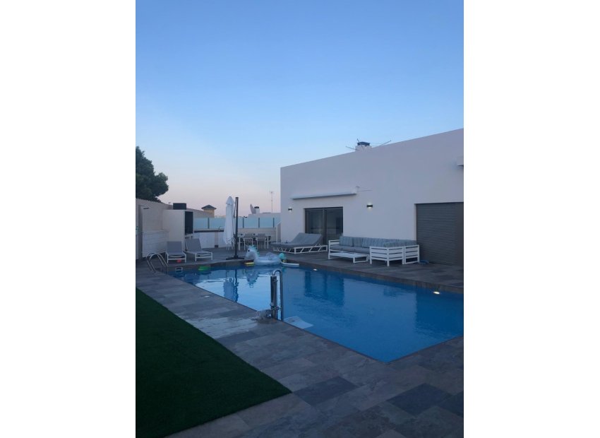 Resale - Villa - Orihuela Costa - Villamartín