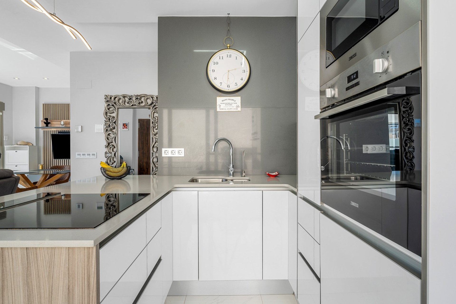 Resale - Villa * - Orihuela Costa - Villamartín * 