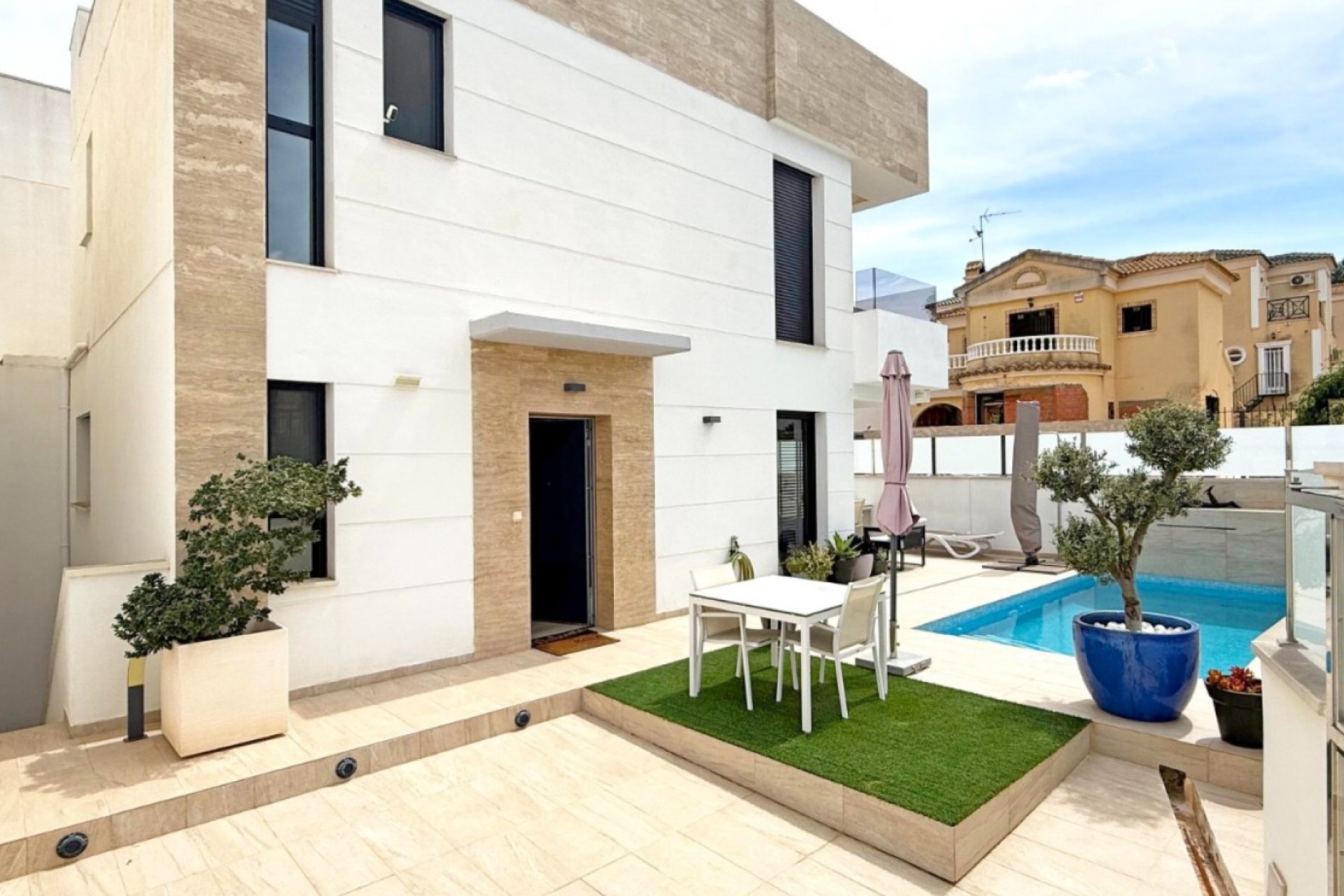 Resale - Villa * - Orihuela Costa - Villamartín * 