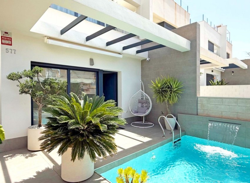 Resale - Villa * - Orihuela Costa - Villamartín * 