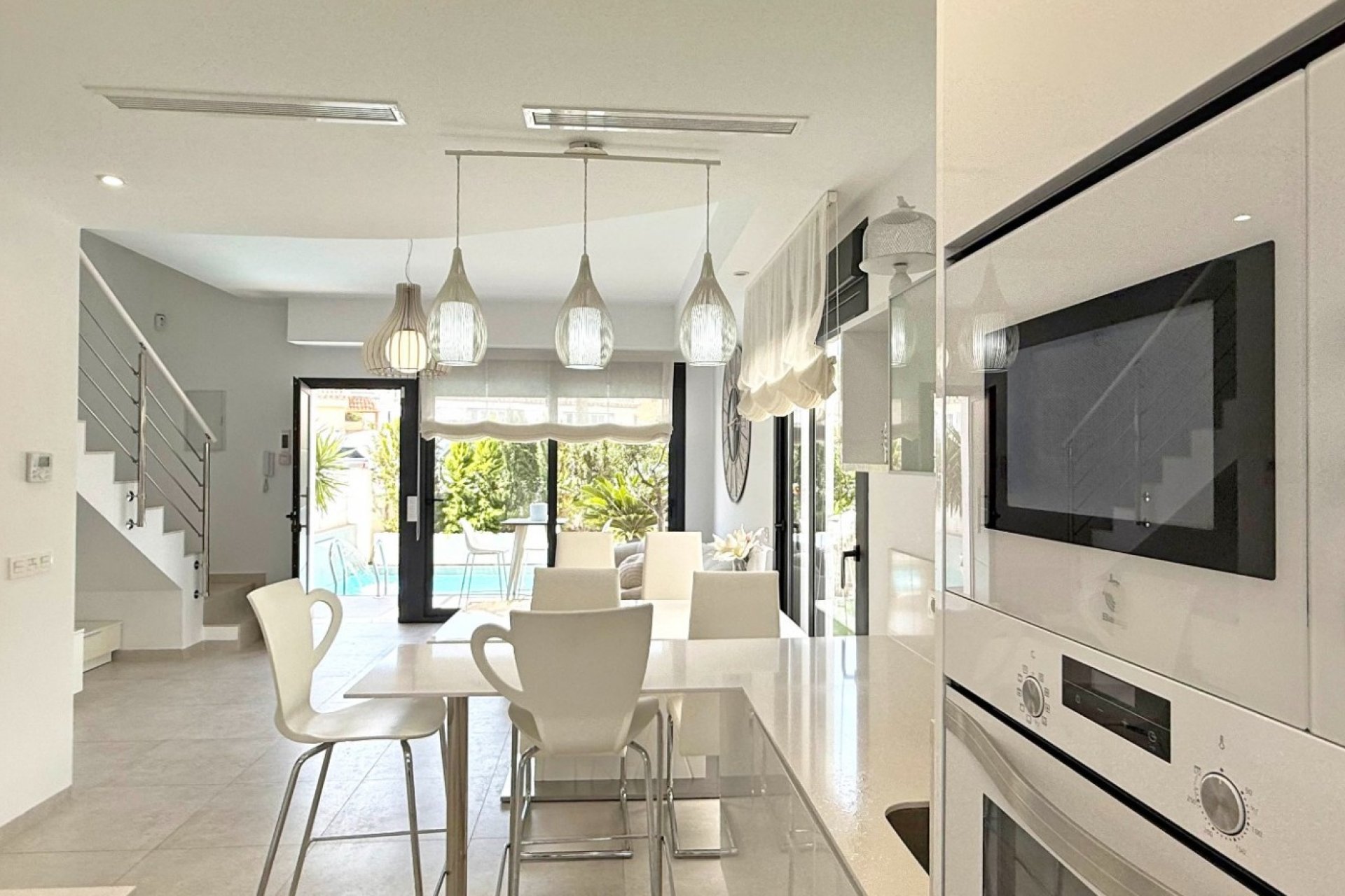 Resale - Villa * - Orihuela Costa - Villamartín * 