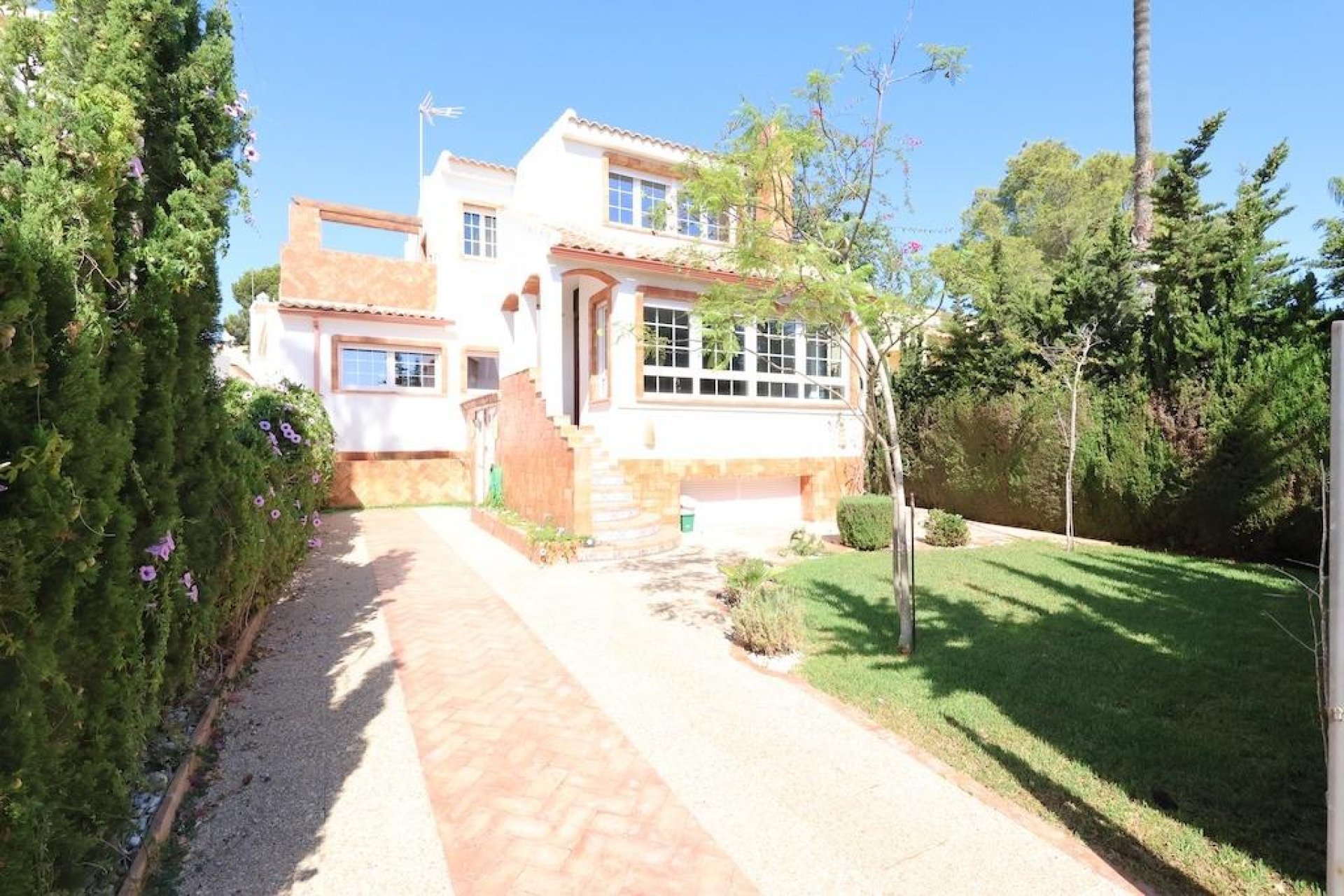 Resale - Villa * - Orihuela Costa - Villamartín * 