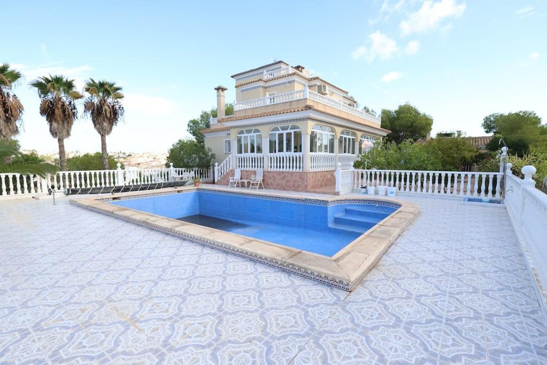 Resale - Villa * - Orihuela Costa - Villamartín * 