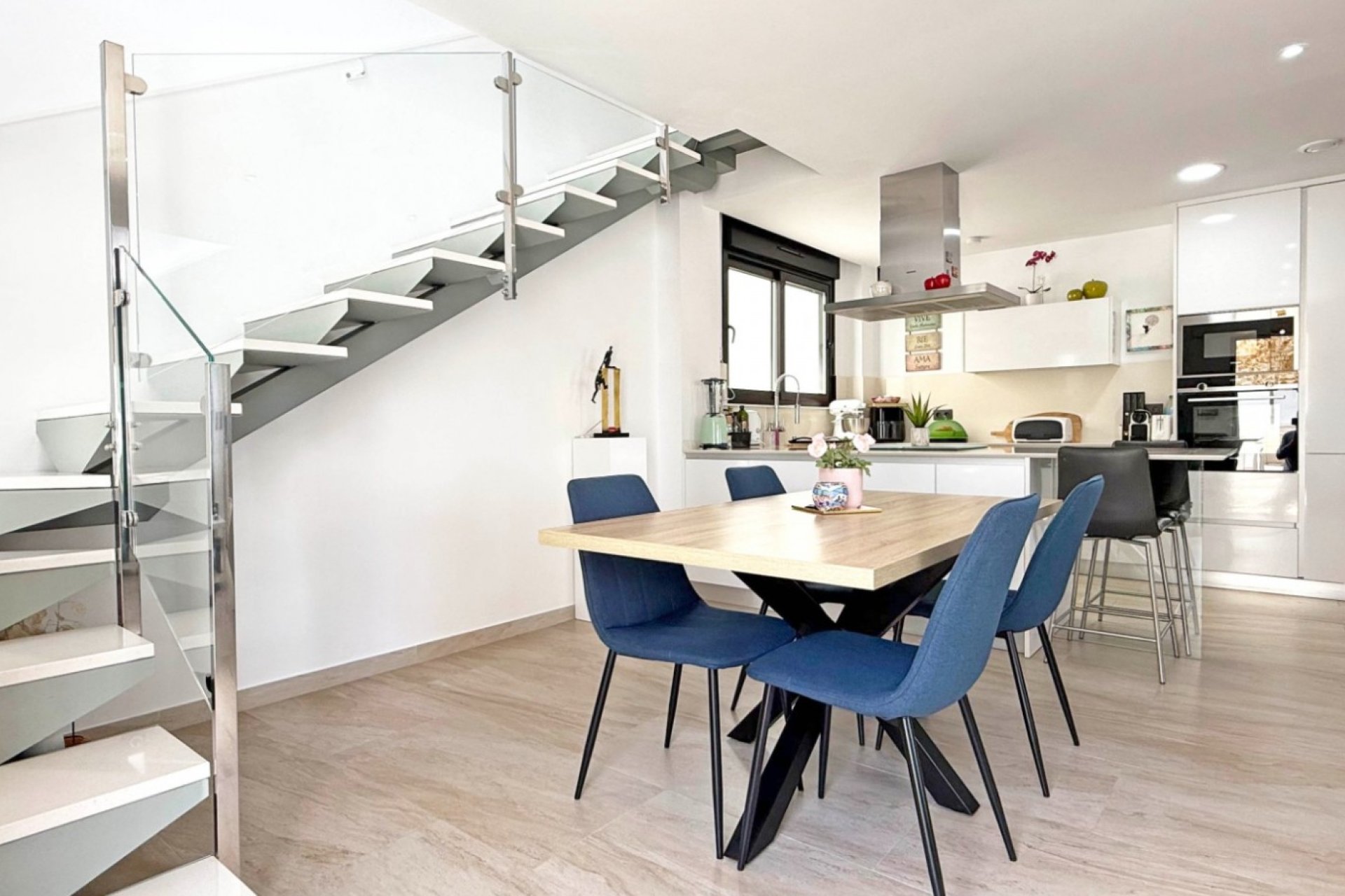 Resale - Villa * - Orihuela Costa * - Villamartín * 