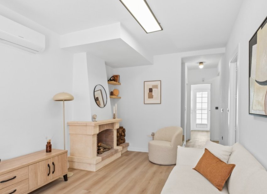 Resale - Villa * - Orihuela Costa * - Villamartín * 