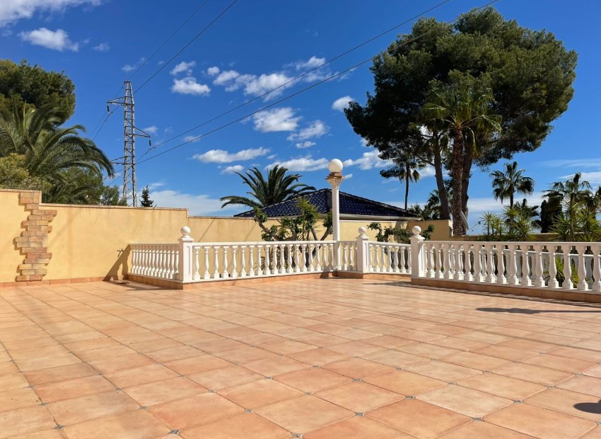 Resale - Villa - Orihuela Costa - Villamartín