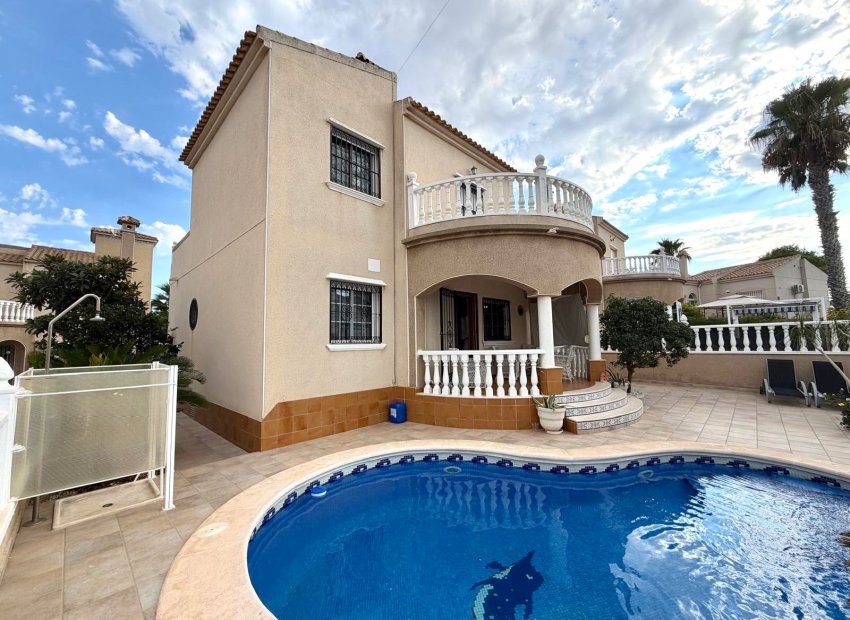 Resale - Villa * - Orihuela Costa * - Villamartín * 