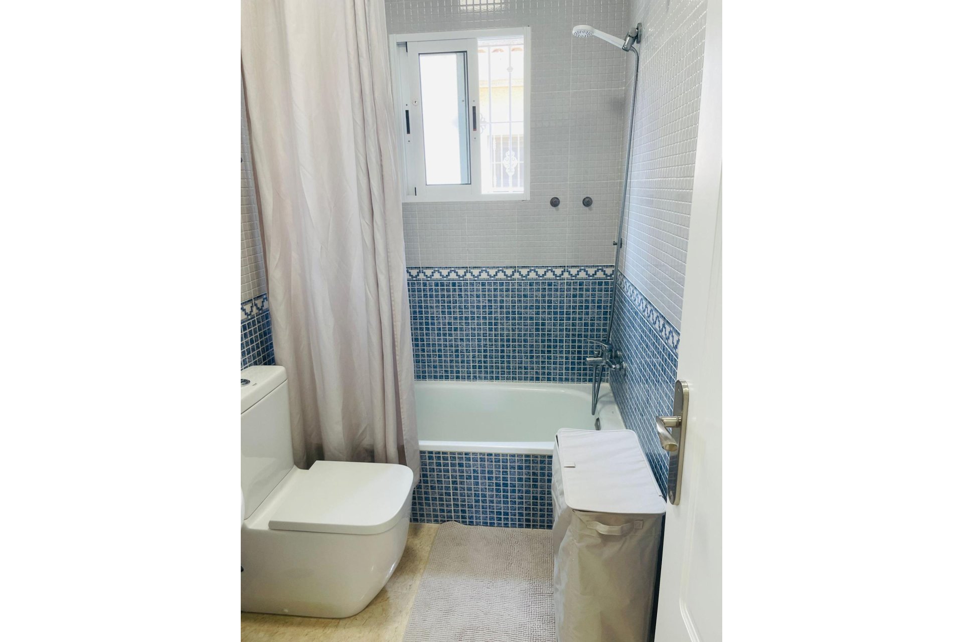 Resale - Villa * - Orihuela Costa * - Villamartín * 