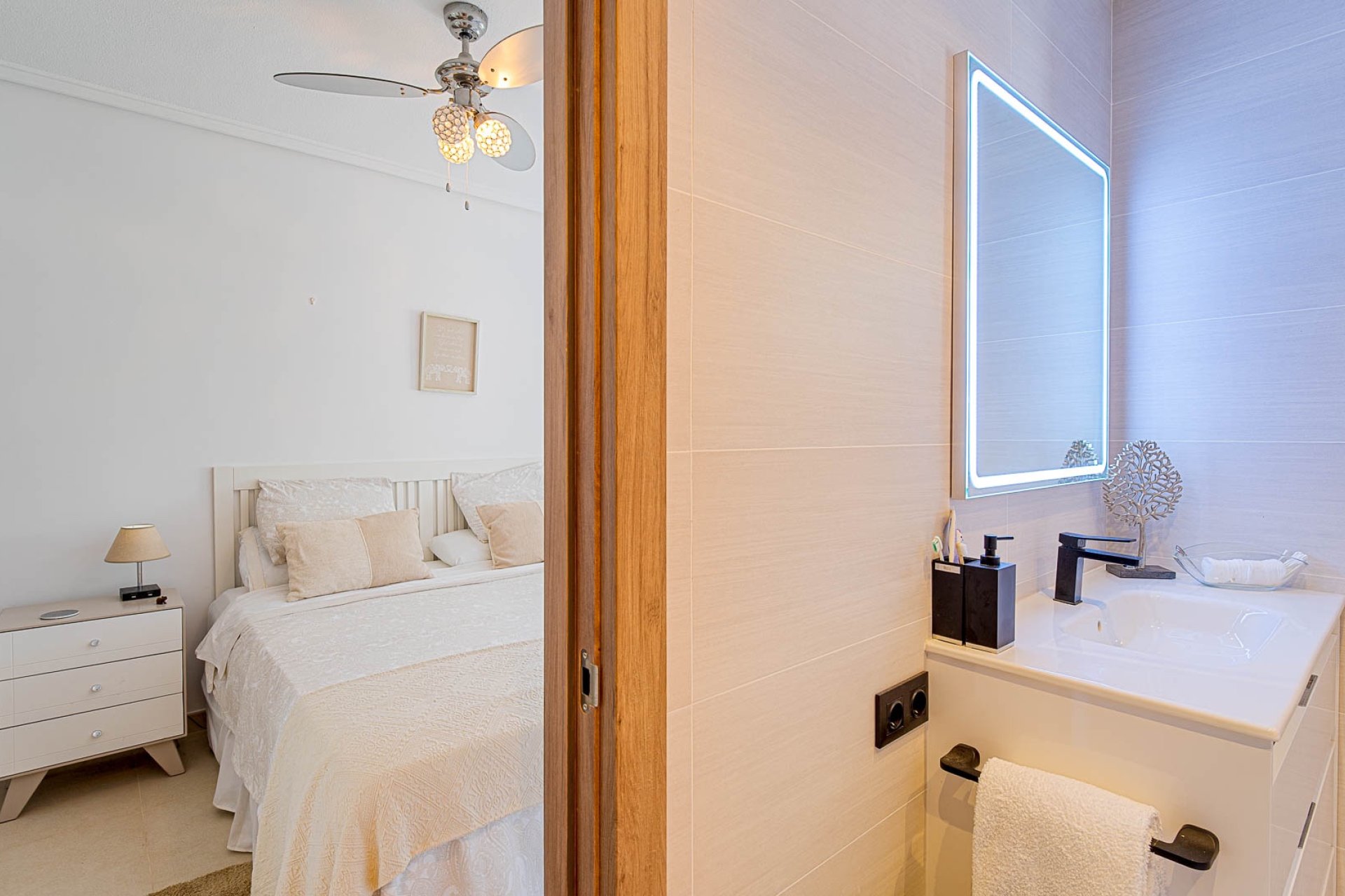 Resale - Villa * - Orihuela Costa * - Villamartin