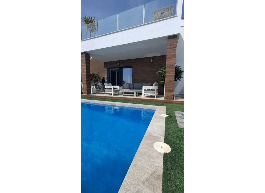Resale - Villa * - Orihuela * - Entre Naranjos Vistabella Golf
