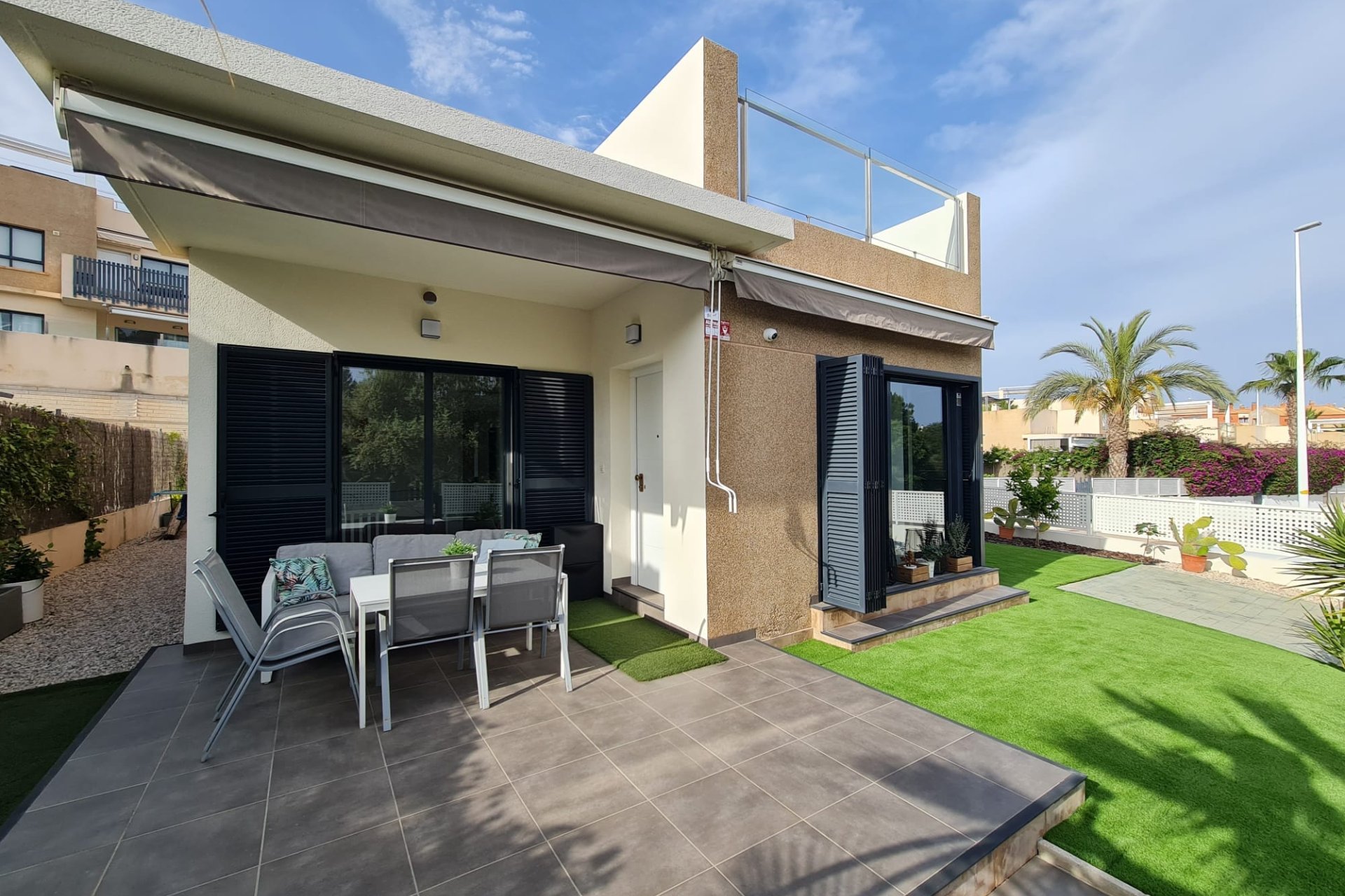 Resale - Villa * - Orihuela - La Zenia *