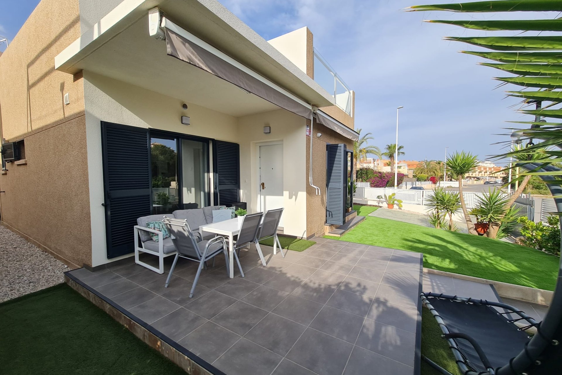 Resale - Villa * - Orihuela - La Zenia *