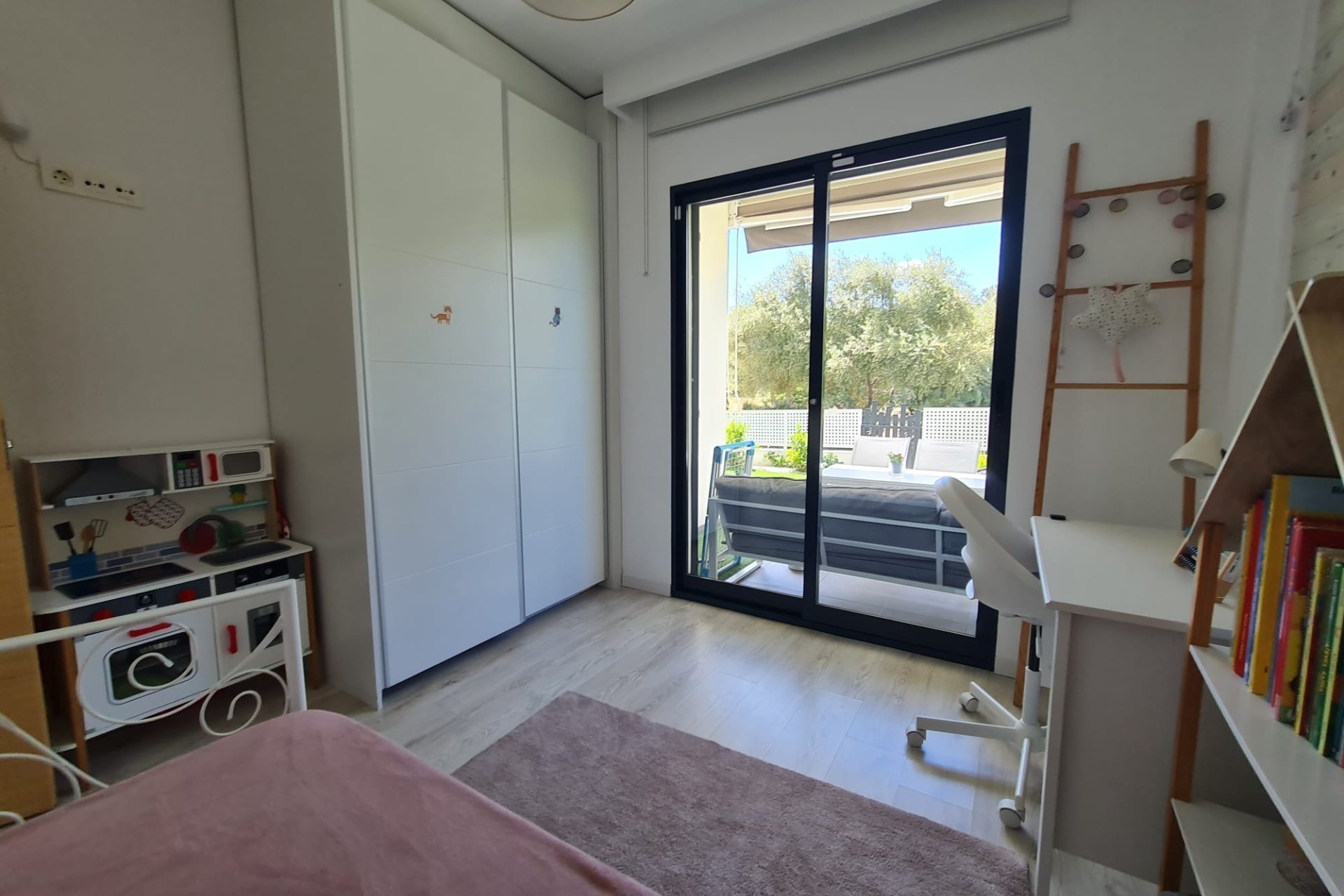 Resale - Villa * - Orihuela - La Zenia *