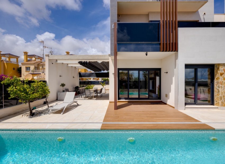 Resale - Villa * - Orihuela * - Lomas de Cabo Roig *