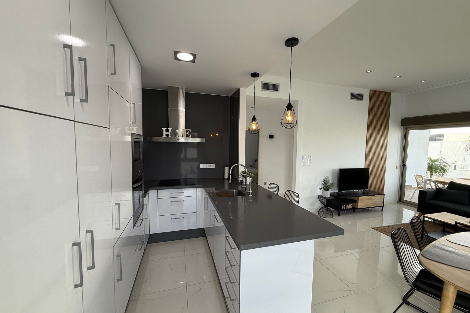 Resale - Villa * - Orihuela - Orihuela Costa