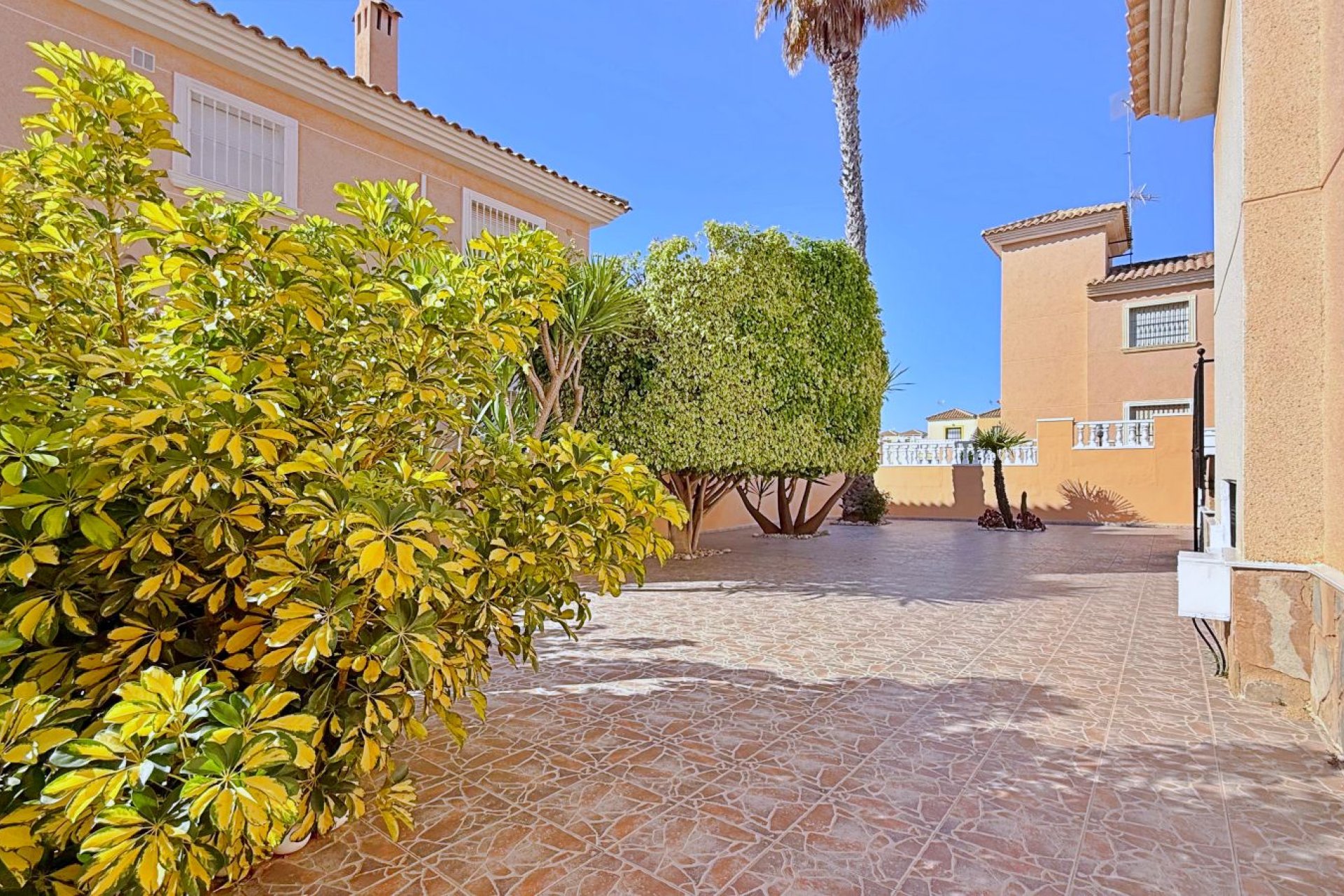 Resale - Villa * - Orihuela * - Orihuela Costa *